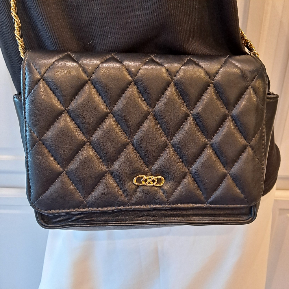 Elegant Black Quilted Crossbody Bag